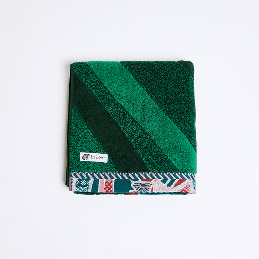 チューリップ畑をイメージした緑色のバスタオル。吸水性も高く、まるで高級ホテルのタオルの様な使用感です。